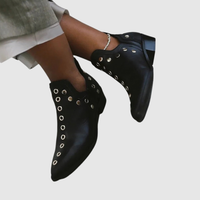 Béatrice™ | Élégance Cloutée Audacieuse