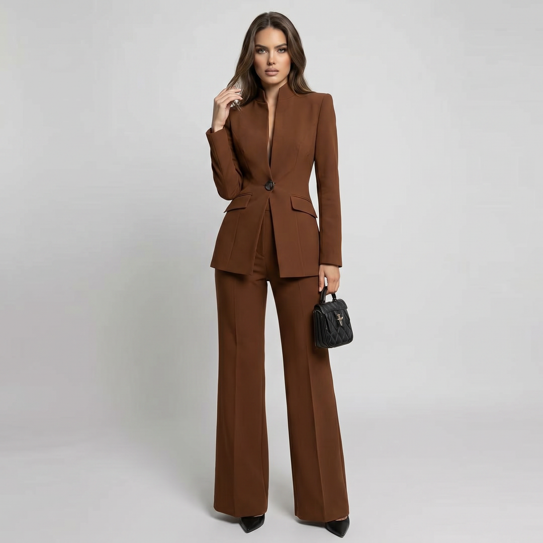 Ensemble tailleur blazer et pantalon à col montant